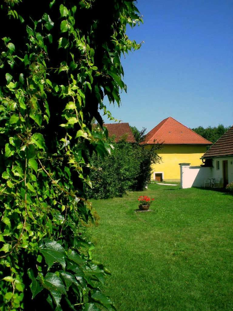 Skorianzhof Hotell Eberndorf Eksteriør bilde